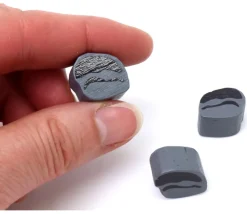 Pion rocher charbon en bois gris et noir pour jeu 15 x 15 x 10 mm