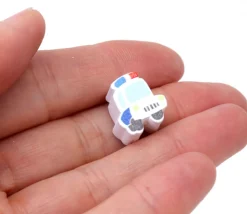 Pion voiture de police en bois - 15 x 14 x 10 mm