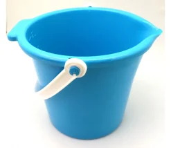 Seau plastique 2 litres gradué avec anse et bec verseur