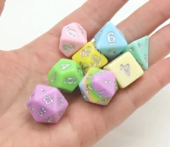 Set 8 dés multi-faces pastels