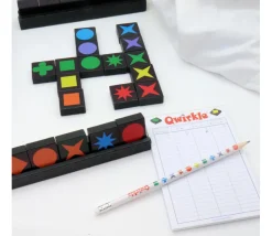 Set accessoires Qwirkle bonus 4 chevalets + 1 bloc score