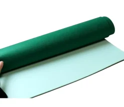 Tapis cartes 48 x 70 cm vert décor atouts feutrine dos latex