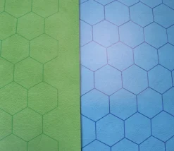 Tapis jeu recto bleu- verso vert Megamat hexagone effaçable plateau 122 x 88 cm