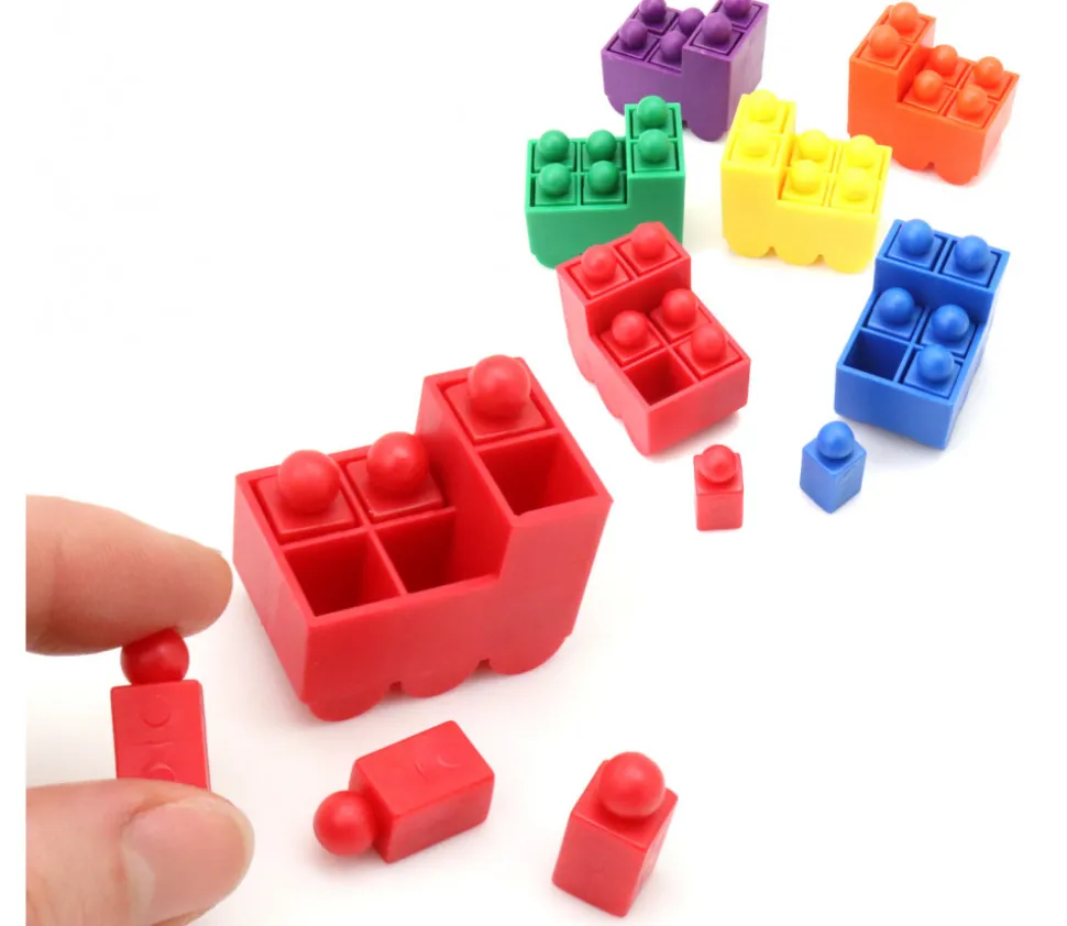 Train coloré de 34 x 24 x 28 mm + 6 pions encastrables