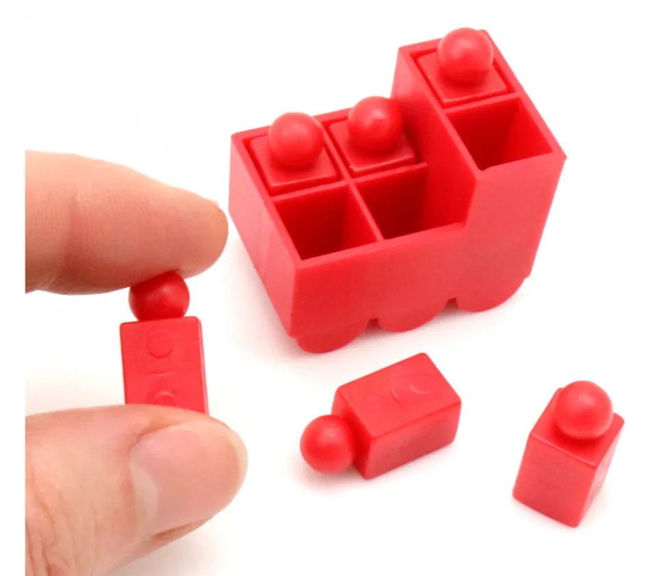 Train coloré de 34 x 24 x 28 mm + 6 pions encastrables