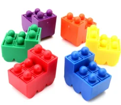 Train coloré de 34 x 24 x 28 mm + 6 pions encastrables