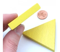 Triangle isocèle en bois jaune 48 x 48 x 53 mm et 8 mm épaisseur