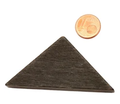 Triangle rectangle isocèle noir 67 x 47 x 8 mm en bois
