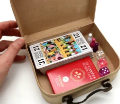 Valisette cartonnée avec anse 16 x 13 x 5 cm